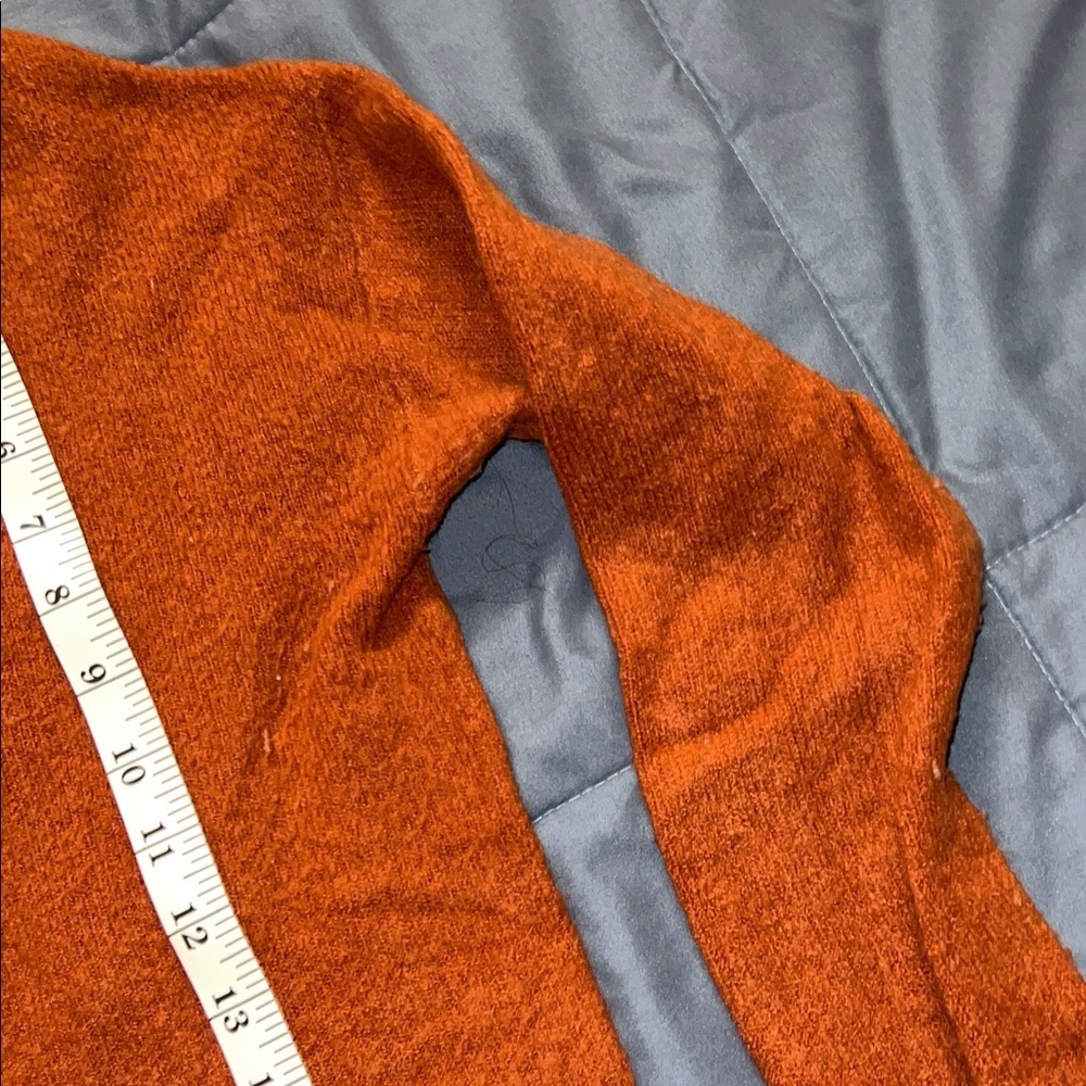 GAP Women's V-Neck Sweater in Rust color - Picture 5 of 7